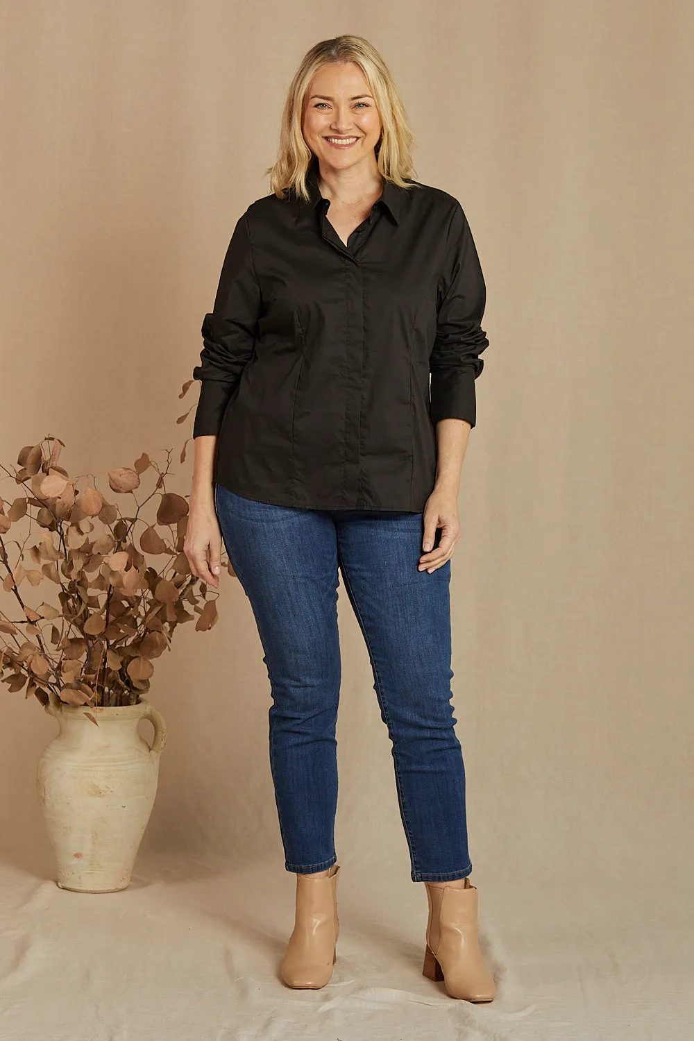 Brinley Poplin Stretch Shirt in Black Adrift